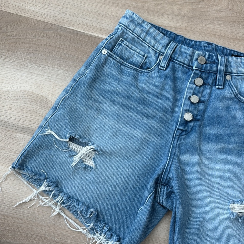 Blank NYC - The Warren Shorts - Picture 5 of 9